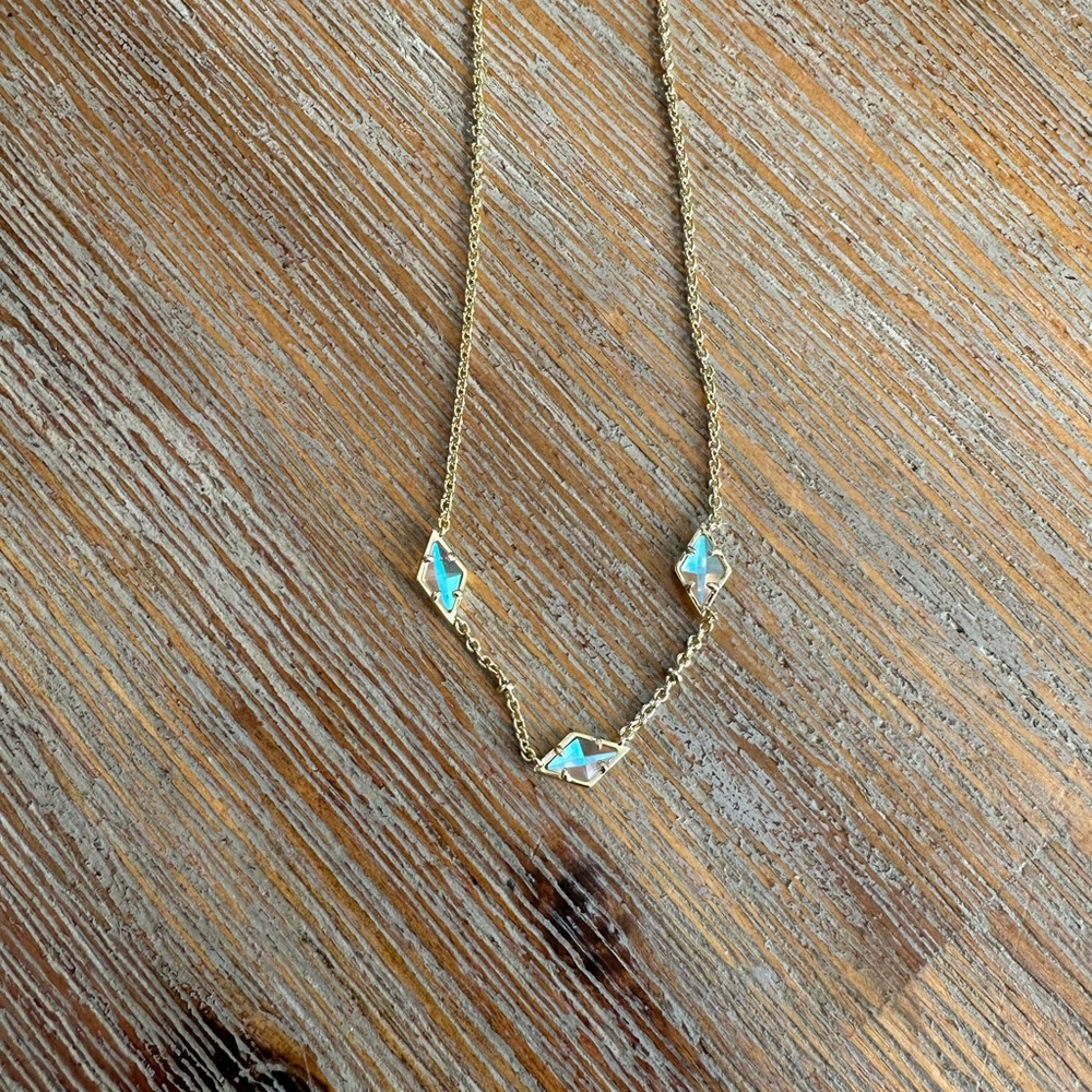 Kendra Scott necklace